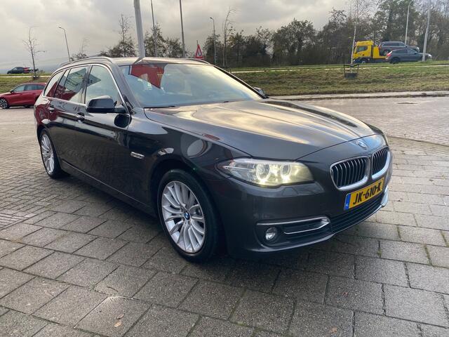 BMW 5-SERIE Touring 520i Luxury Edition | Navi | Cruise | Leer | 142.570 km Dealeronderhouden