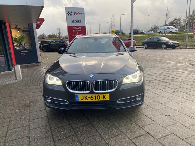 BMW 5-SERIE Touring 520i Luxury Edition | Navi | Cruise | Leer | 142.570 km Dealeronderhouden