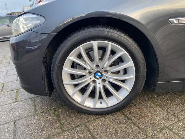 BMW 5-SERIE Touring 520i Luxury Edition | Navi | Cruise | Leer | 142.570 km Dealeronderhouden