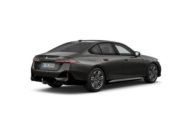 BMW 5-SERIE Sedan 520i M Sportpakket | Comfort Pack | Innovation Pack | Travel Pack | Elektr. Trekhaak