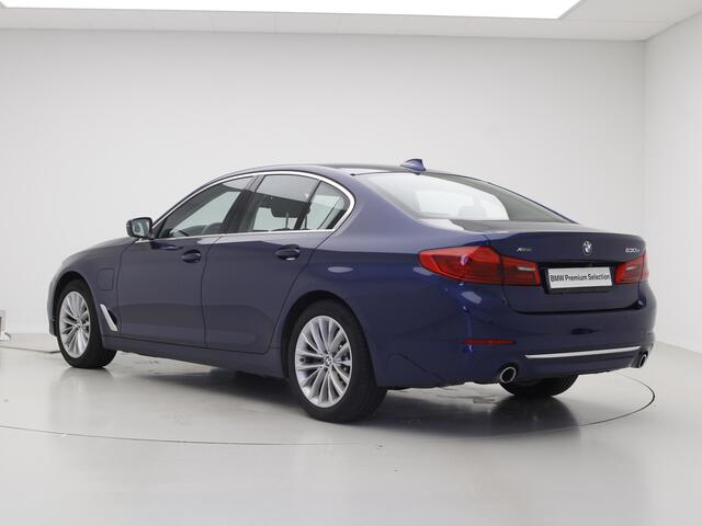 BMW 5-SERIE 530e xDrive Luxury | Active Cruise Control | Trekhaak | Softclose |