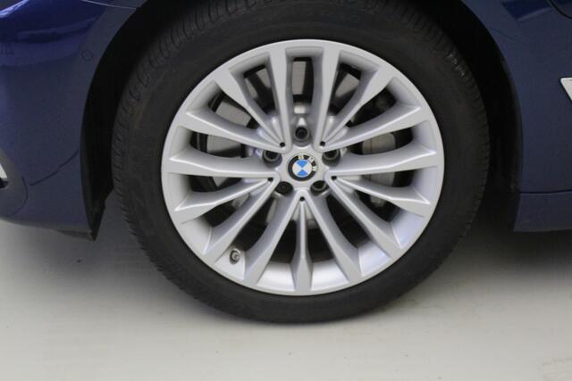 BMW 5-SERIE 530e xDrive Luxury | Active Cruise Control | Trekhaak | Softclose |