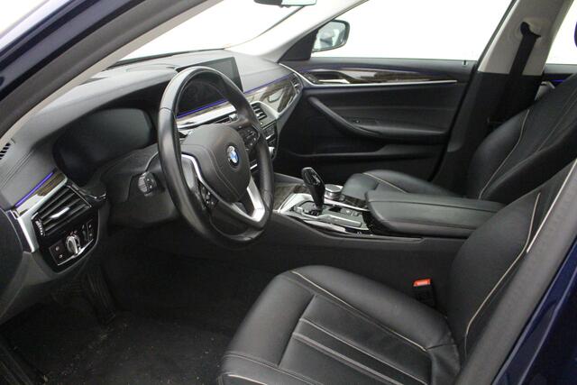 BMW 5-SERIE 530e xDrive Luxury | Active Cruise Control | Trekhaak | Softclose |