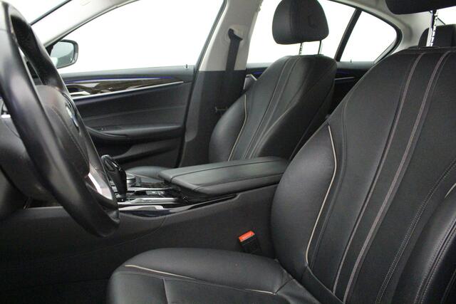 BMW 5-SERIE 530e xDrive Luxury | Active Cruise Control | Trekhaak | Softclose |