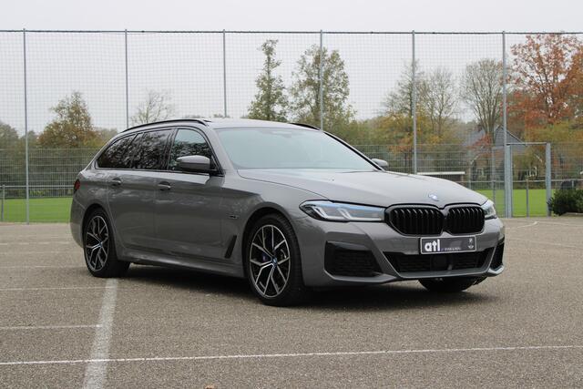 BMW 5-SERIE Touring 530e xDrive Business Edition Plus M-pakket, 19", Adaptief onderstel, Harman Kardon, Panorama dak, Adaptive Cruise, Elektr trekhaak, Comfort stoelen met geheugen, Alarm, Comforttoegang, etc.
