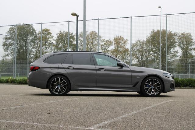 BMW 5-SERIE Touring 530e xDrive Business Edition Plus M-pakket, 19", Adaptief onderstel, Harman Kardon, Panorama dak, Adaptive Cruise, Elektr trekhaak, Comfort stoelen met geheugen, Alarm, Comforttoegang, etc.