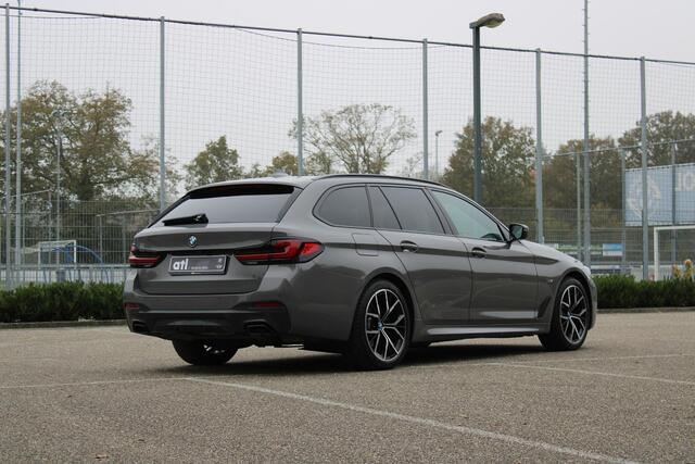 BMW 5-SERIE Touring 530e xDrive Business Edition Plus M-pakket, 19", Adaptief onderstel, Harman Kardon, Panorama dak, Adaptive Cruise, Elektr trekhaak, Comfort stoelen met geheugen, Alarm, Comforttoegang, etc.