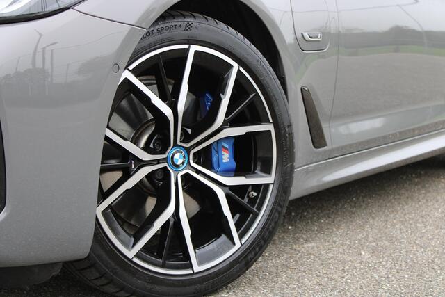 BMW 5-SERIE Touring 530e xDrive Business Edition Plus M-pakket, 19", Adaptief onderstel, Harman Kardon, Panorama dak, Adaptive Cruise, Elektr trekhaak, Comfort stoelen met geheugen, Alarm, Comforttoegang, etc.