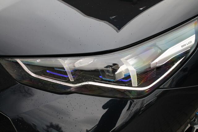 BMW 5-SERIE 520i High Executive M Sport Automaat / Panoramadak / Trekhaak / Adaptieve LED / Stoelverwarming / Parking Assistant Professional / Live Cockpit Professional / Stoelventilatie