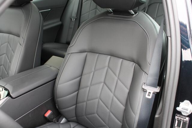 BMW 5-SERIE 520i High Executive M Sport Automaat / Panoramadak / Trekhaak / Adaptieve LED / Stoelverwarming / Parking Assistant Professional / Live Cockpit Professional / Stoelventilatie