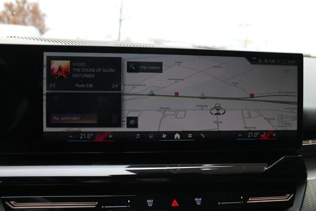 BMW 5-SERIE 520i High Executive M Sport Automaat / Panoramadak / Trekhaak / Adaptieve LED / Stoelverwarming / Parking Assistant Professional / Live Cockpit Professional / Stoelventilatie