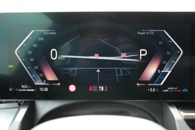 BMW 5-SERIE 520i High Executive M Sport Automaat / Panoramadak / Trekhaak / Adaptieve LED / Stoelverwarming / Parking Assistant Professional / Live Cockpit Professional / Stoelventilatie