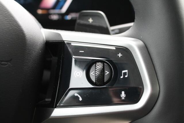 BMW 5-SERIE 520i High Executive M Sport Automaat / Panoramadak / Trekhaak / Adaptieve LED / Stoelverwarming / Parking Assistant Professional / Live Cockpit Professional / Stoelventilatie