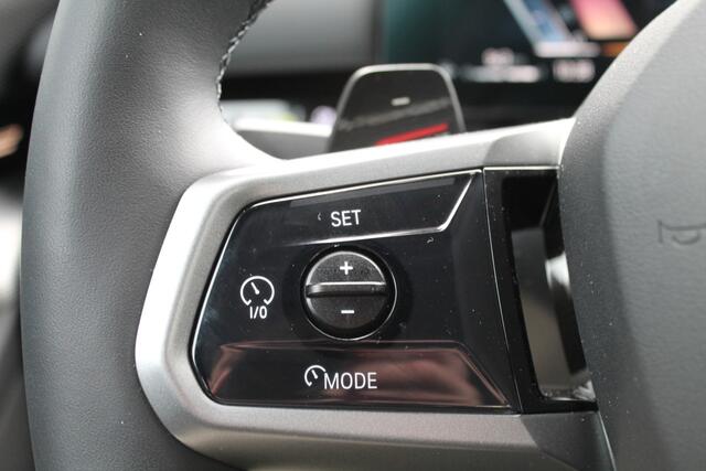 BMW 5-SERIE 520i High Executive M Sport Automaat / Panoramadak / Trekhaak / Adaptieve LED / Stoelverwarming / Parking Assistant Professional / Live Cockpit Professional / Stoelventilatie