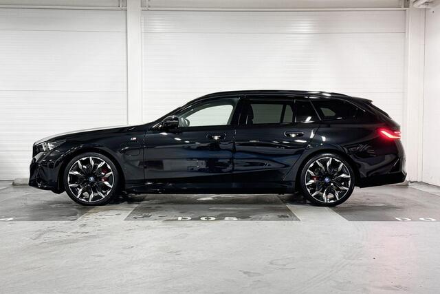 BMW 5-SERIE Touring 530e | M-Sport Pro | Travel Pack | Innovation Pack | Comfort Pack | Harman/Kardon | Panoramadak | Comfort Access | Trekhaak