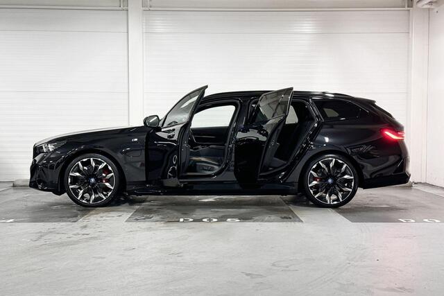 BMW 5-SERIE Touring 530e | M-Sport Pro | Travel Pack | Innovation Pack | Comfort Pack | Harman/Kardon | Panoramadak | Comfort Access | Trekhaak