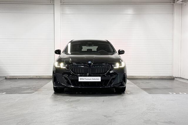 BMW 5-SERIE Touring 530e | M-Sport Pro | Travel Pack | Innovation Pack | Comfort Pack | Harman/Kardon | Panoramadak | Comfort Access | Trekhaak