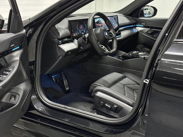 BMW 5-SERIE Touring 530e | M-Sport Pro | Travel Pack | Innovation Pack | Comfort Pack | Harman/Kardon | Panoramadak | Comfort Access | Trekhaak