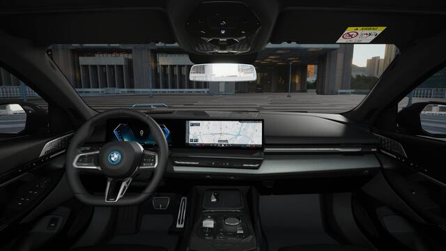 BMW 5-SERIE 530e M Sport Automaat / Bowers & Wilkins / Adaptieve LED / Stoelventilatie / Parking Assistant Plus / Comfort Access / Driving Assistant Professional