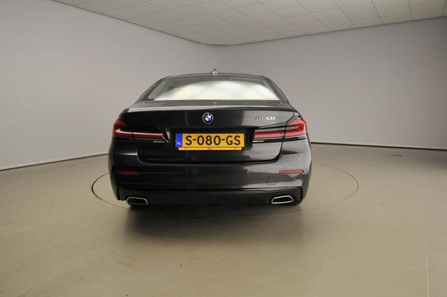 BMW 5-SERIE Sedan 520i | LED | Leder | Navigatie | Comfortzetels | Stoelverwarming | Elektr. zetels | DAB | Alu 17 inch