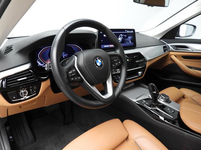 BMW 5-SERIE Sedan 520i | LED | Leder | Navigatie | Comfortzetels | Stoelverwarming | Elektr. zetels | DAB | Alu 17 inch