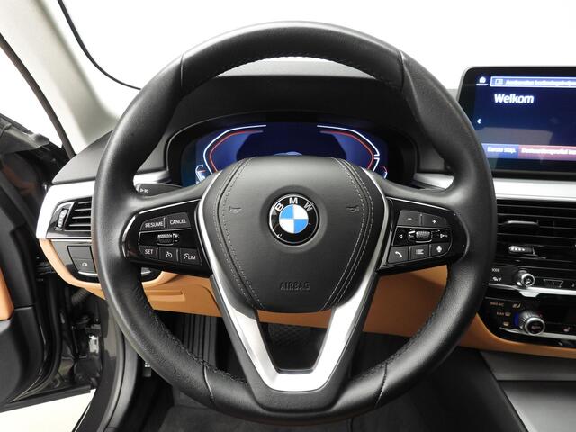BMW 5-SERIE Sedan 520i | LED | Leder | Navigatie | Comfortzetels | Stoelverwarming | Elektr. zetels | DAB | Alu 17 inch