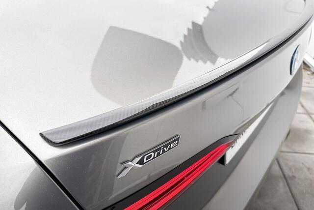 BMW 5-SERIE Sedan 550e xDrive M-Sport Pro Stuurwielrand Verwarming / Adaptief Onderstel Prof / Comfort Acces / Pano Dak / Shadow Line Koplampen / Stoelventilatie / Stoelverwarming Voor & Achter / Driving Assistant Prof / Parking Assistant Prof / Harman Kardon / M Ext