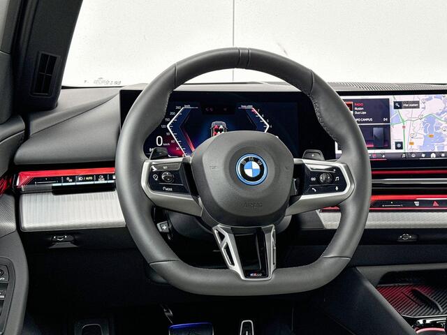 BMW 5-SERIE Sedan 550e xDrive M-Sport Pro Stuurwielrand Verwarming / Adaptief Onderstel Prof / Comfort Acces / Pano Dak / Shadow Line Koplampen / Stoelventilatie / Stoelverwarming Voor & Achter / Driving Assistant Prof / Parking Assistant Prof / Harman Kardon / M Ext