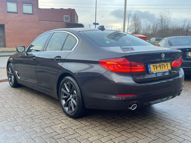 BMW 5-SERIE 520i Automaat Corporate Lease Executive Navigatie Prof DAB Stoelverwarming Carplay 18 Inch Lmv Donkere Hemel Led Koplampen NL Auto Sedan