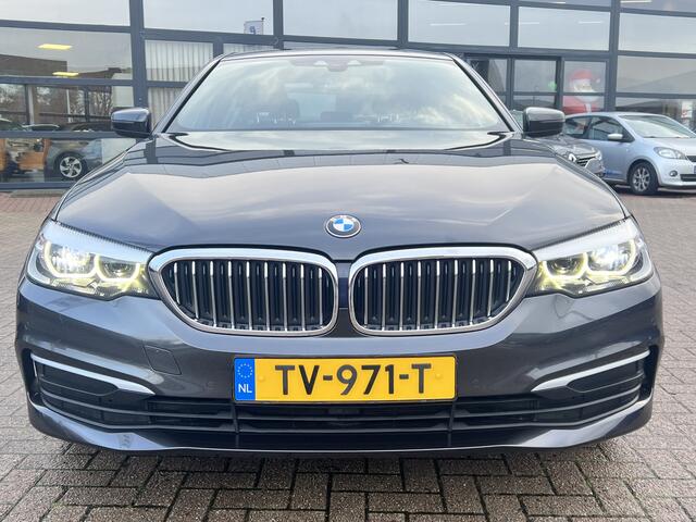 BMW 5-SERIE 520i Automaat Corporate Lease Executive Navigatie Prof DAB Stoelverwarming Carplay 18 Inch Lmv Donkere Hemel Led Koplampen NL Auto Sedan