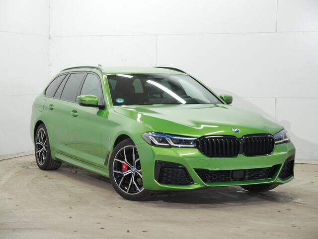 BMW 5-SERIE Touring 530e M-Sport Indivudual | 19" | Trekhaak | Driv. Ass. Pro |