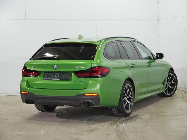 BMW 5-SERIE Touring 530e M-Sport Indivudual | 19" | Trekhaak | Driv. Ass. Pro |