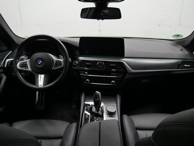 BMW 5-SERIE Touring 530e M-Sport Indivudual | 19" | Trekhaak | Driv. Ass. Pro |