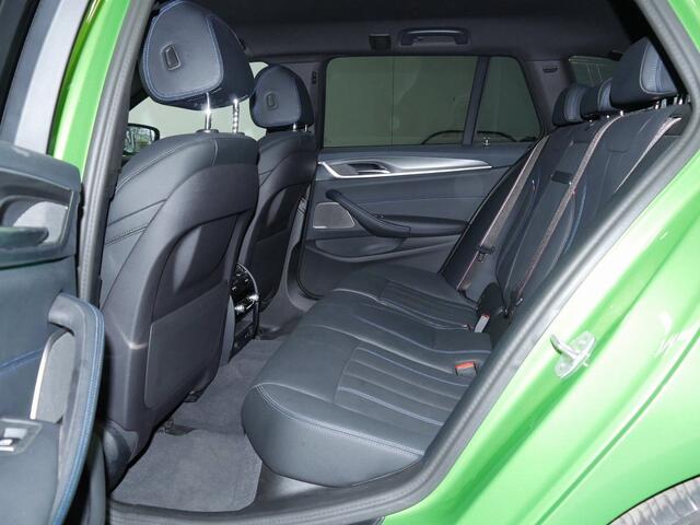 BMW 5-SERIE Touring 530e M-Sport Indivudual | 19" | Trekhaak | Driv. Ass. Pro |