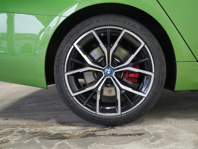 BMW 5-SERIE Touring 530e M-Sport Indivudual | 19" | Trekhaak | Driv. Ass. Pro |