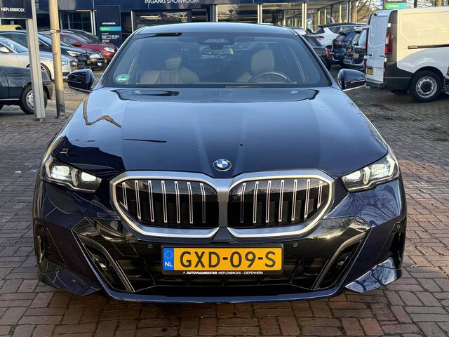 BMW 5-SERIE 520i M-Sport | Panoramadak | Stoelvent. | HarmanKardon | Drivers Ass. Prof 2024 km 14.000