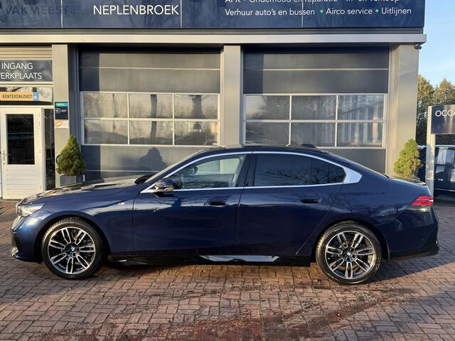 BMW 5-SERIE 520i M-Sport | Panoramadak | Stoelvent. | HarmanKardon | Drivers Ass. Prof 2024 km 14.000