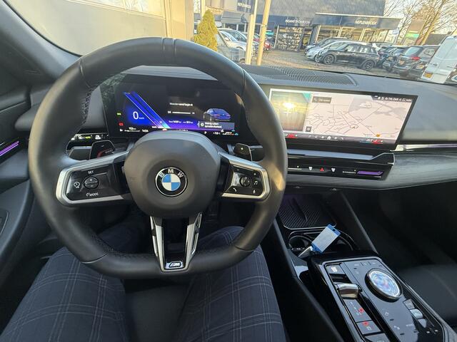 BMW 5-SERIE 520i M-Sport | Panoramadak | Stoelvent. | HarmanKardon | Drivers Ass. Prof 2024 km 14.000
