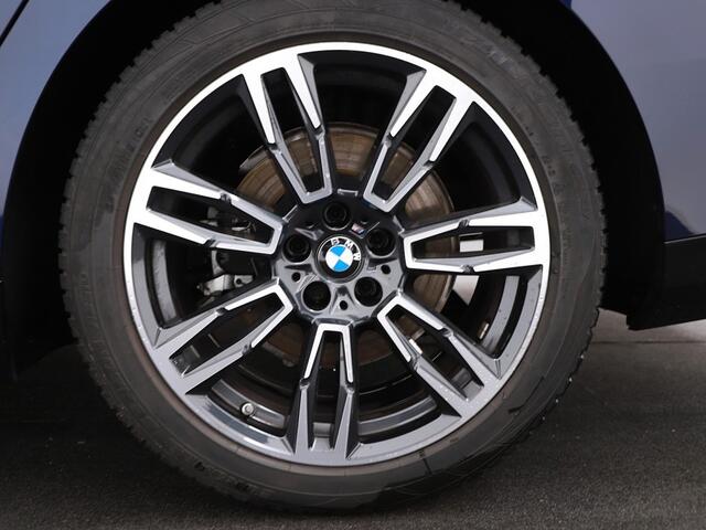 BMW 5-SERIE 520i M-Sport | Panoramadak | Stoelvent. | HarmanKardon | Drivers Ass. Prof 2024 km 14.000