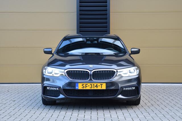 BMW 5-SERIE 520i High Executive * M Sportpakket * Comfortstoelen * HIFI * Head-up * Grootlichtassistent *