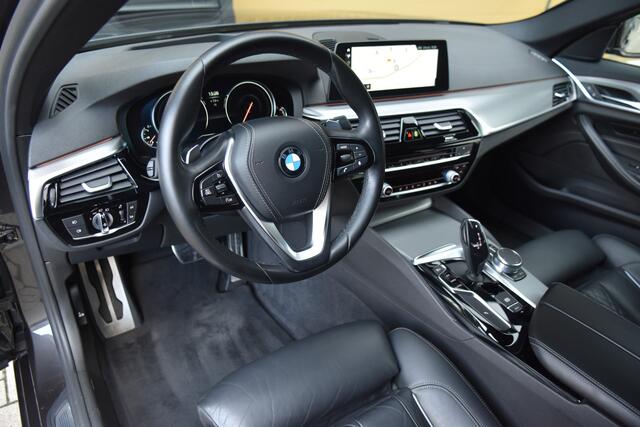 BMW 5-SERIE 520i High Executive * M Sportpakket * Comfortstoelen * HIFI * Head-up * Grootlichtassistent *