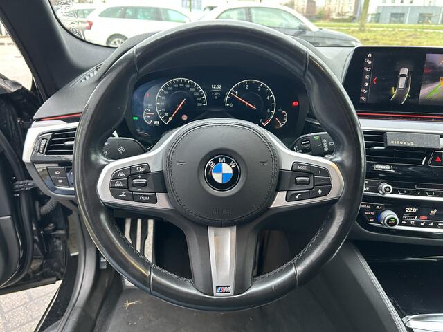 BMW 5-SERIE Touring 520d High Executive 50% deal 17.475,- ACTIE M-Pakket / Virtual display / Stoel verwarming & verkoeling / Carplay / Memory