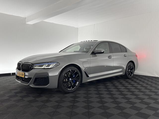 BMW 5-SERIE 545e xDrive High Executive Edition (INCL.BTW) M-PAKKET *PANO | LASER-LED | HEAD-UP | ADAPTIVE-CRUISE | DAKOTA-FULL-LEATHER | BLIS | 360°CAMERA | MEMORY-PACK | HARMAN/KARDON-SOUND | DIGI-COCKPIT | COMFORT-SEATS | DAB+ | KEYLESS