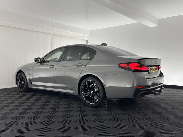BMW 5-SERIE 545e xDrive High Executive Edition (INCL.BTW) M-PAKKET *PANO | LASER-LED | HEAD-UP | ADAPTIVE-CRUISE | DAKOTA-FULL-LEATHER | BLIS | 360°CAMERA | MEMORY-PACK | HARMAN/KARDON-SOUND | DIGI-COCKPIT | COMFORT-SEATS | DAB+ | KEYLESS
