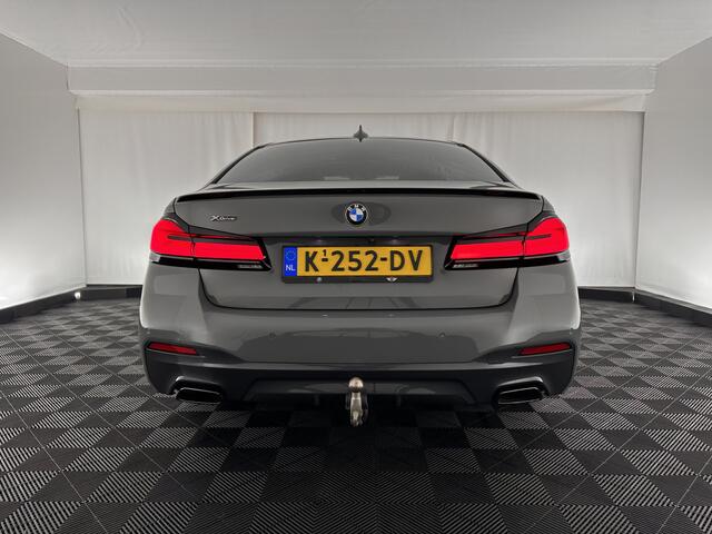 BMW 5-SERIE 545e xDrive High Executive Edition (INCL.BTW) M-PAKKET *PANO | LASER-LED | HEAD-UP | ADAPTIVE-CRUISE | DAKOTA-FULL-LEATHER | BLIS | 360°CAMERA | MEMORY-PACK | HARMAN/KARDON-SOUND | DIGI-COCKPIT | COMFORT-SEATS | DAB+ | KEYLESS