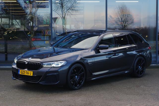 BMW 5-SERIE Touring 530e 293 PK M-Sport Business Edition Plus, Panoramadak, Elek. Trekhaak, Leder, Head-Up
