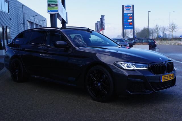 BMW 5-SERIE Touring 530e 293 PK M-Sport Business Edition Plus, Panoramadak, Elek. Trekhaak, Leder, Head-Up