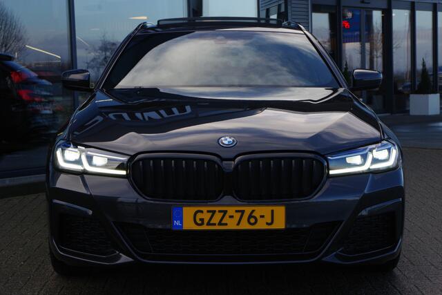 BMW 5-SERIE Touring 530e 293 PK M-Sport Business Edition Plus, Panoramadak, Elek. Trekhaak, Leder, Head-Up
