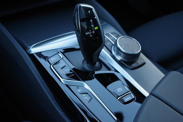 BMW 5-SERIE Touring 530e 293 PK M-Sport Business Edition Plus, Panoramadak, Elek. Trekhaak, Leder, Head-Up