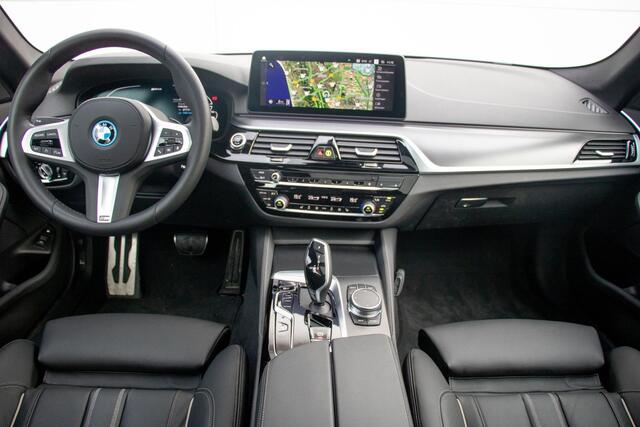 BMW 5-SERIE Touring 530e Business Edition Plus | M-Sport | Panoramadak elektrisch | Selections
